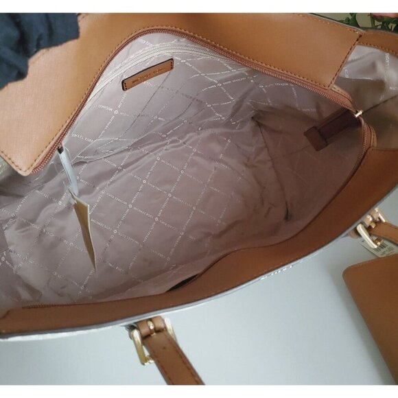 🔥 NWT Michael Kors Gilly Drawstring Tote & Matching Wristlet - Picture 5 of 12